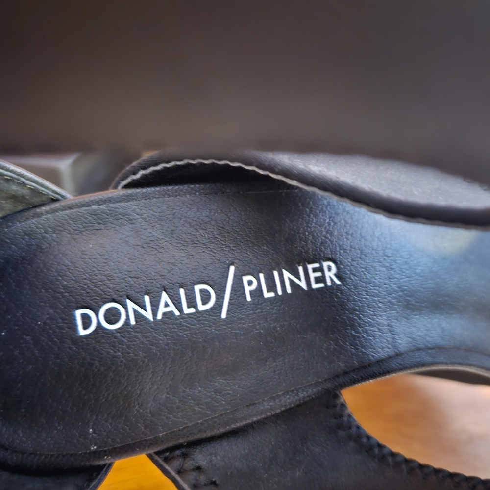 Donald/Pliner Black Heels - Picture 9 of 9